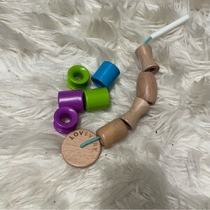 Like new LOVEVERY thread able bead kit